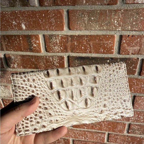 Brahmin Oyster grey Veronica wallet - Picture 2 of 2